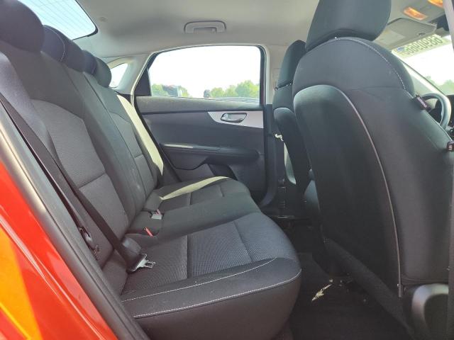 3KPF24AD3PE551246 - 2023 KIA FORTE LX ORANGE photo 10