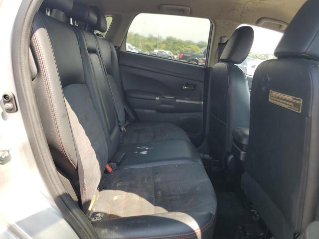 JA4AR3AW7JU014108 - 2018 MITSUBISHI OUTLANDER ES 银色 照片 11