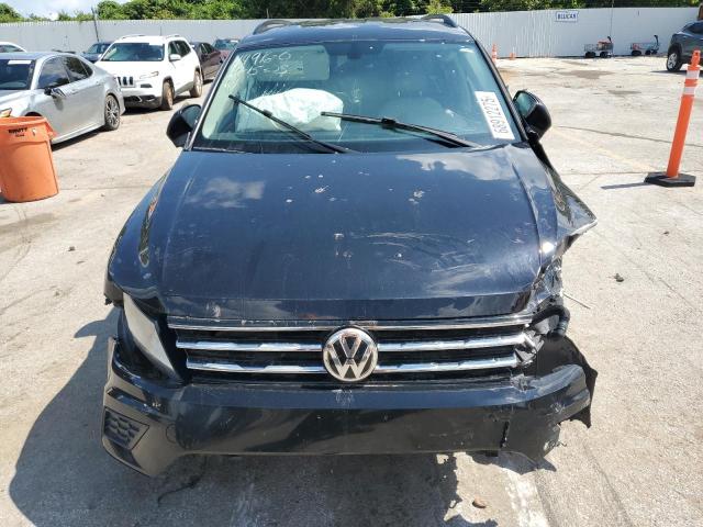 3VV2B7AX9JM061046 - 2018 VOLKSWAGEN TIGUAN SE Noir photo 5