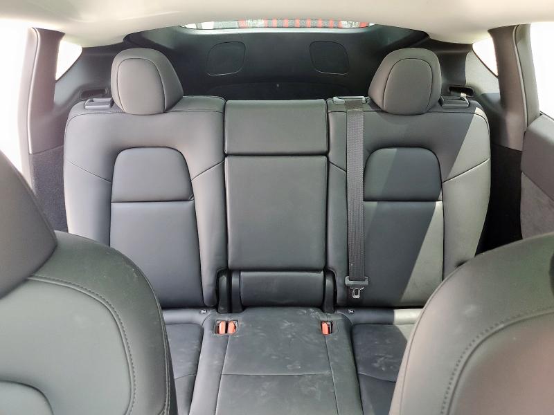 7SAYGDEE1NA010877 - 2022 TESLA MODEL Y WHITE photo 10