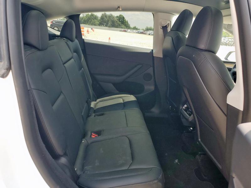 7SAYGDEE1NA010877 - 2022 TESLA MODEL Y WHITE photo 11