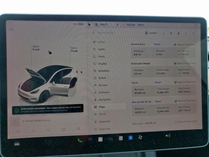 7SAYGDEE1NA010877 - 2022 TESLA MODEL Y WHITE photo 9