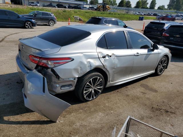4T1B11HK9JU094158 - 2018 TOYOTA CAMRY L SILVER photo 3