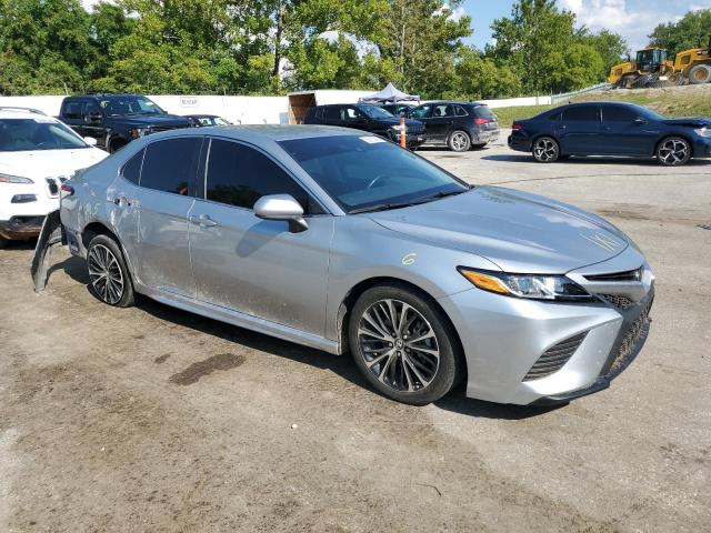 4T1B11HK9JU094158 - 2018 TOYOTA CAMRY L SILVER photo 4