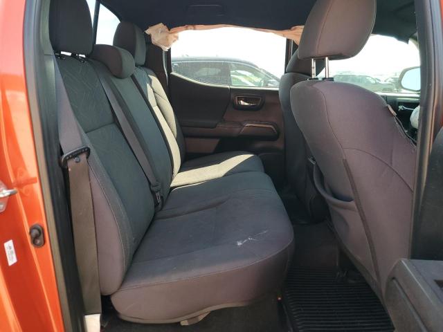 3TMCZ5AN0JM137769 - 2018 TOYOTA TACOMA DOUBLE CAB Orange photo 10