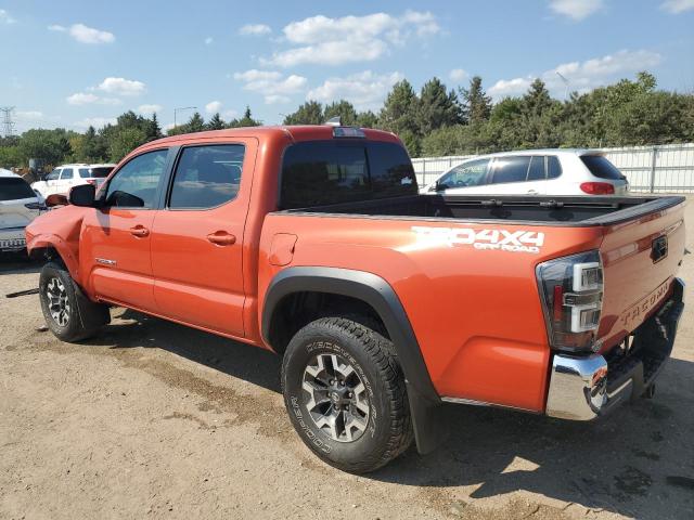 3TMCZ5AN0JM137769 - 2018 TOYOTA TACOMA DOUBLE CAB Orange photo 2