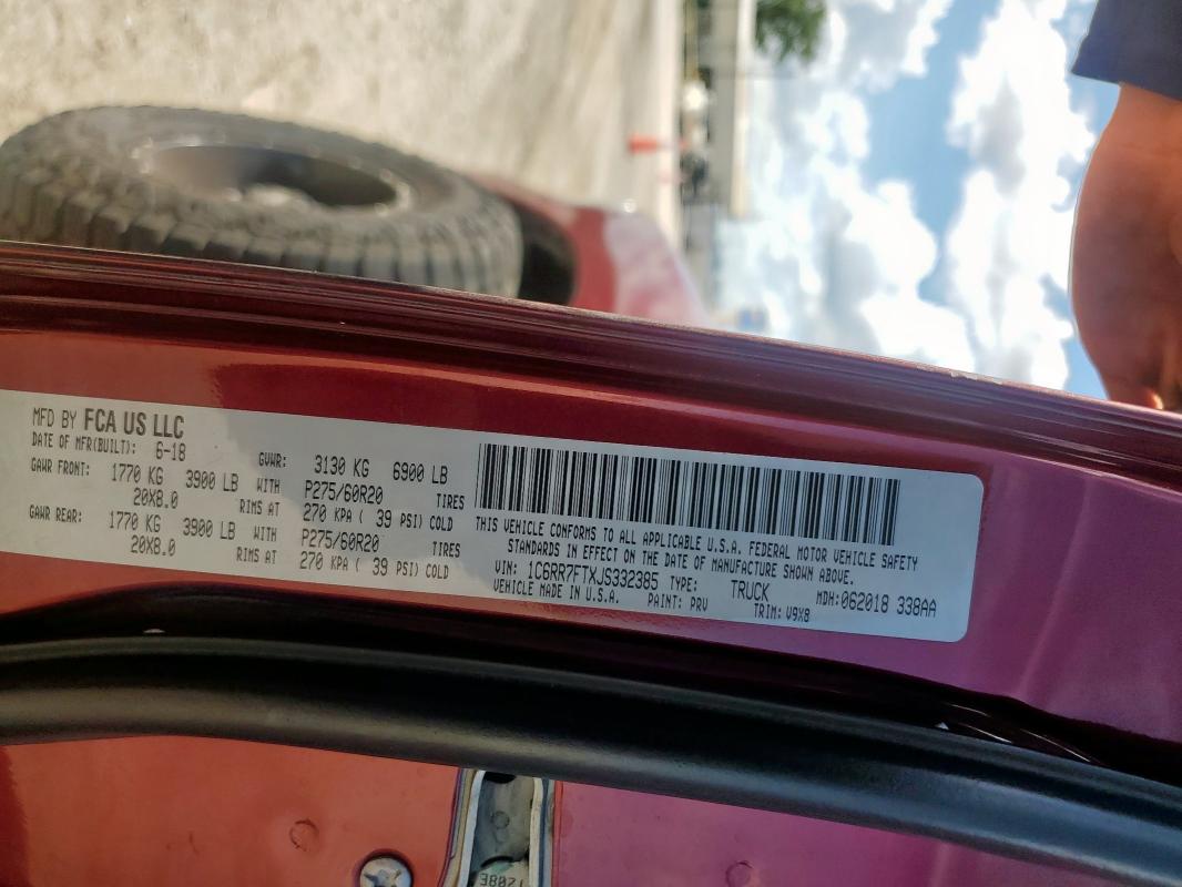 1C6RR7FTXJS332385 - 2018 RAM 1500 ST RED photo 12