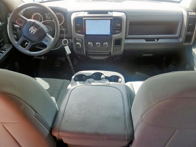 1C6RR7FTXJS332385 - 2018 RAM 1500 ST RED photo 8