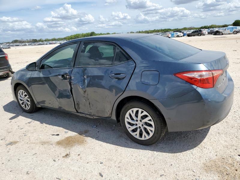 2T1BURHE0JC044928 - 2018 TOYOTA COROLLA L Blau Foto 2