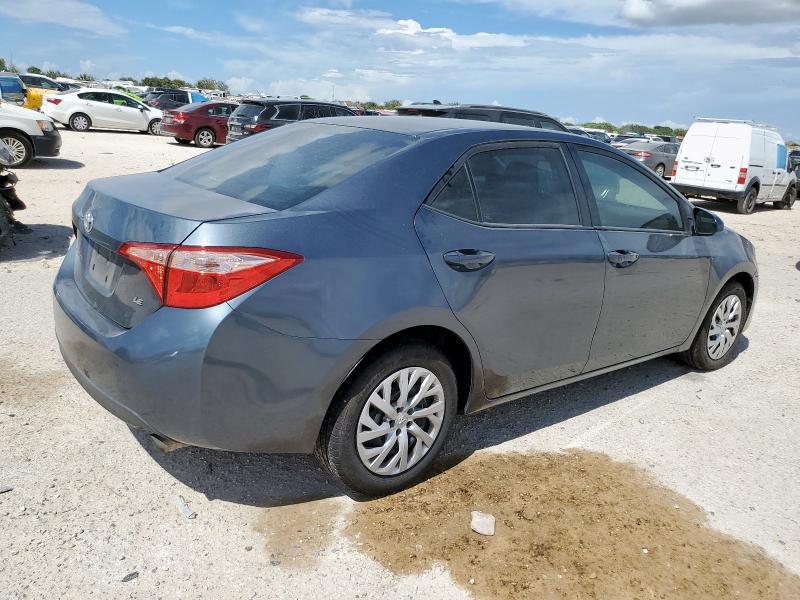 2T1BURHE0JC044928 - 2018 TOYOTA COROLLA L Blau Foto 3