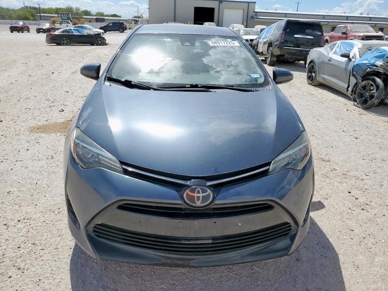 2T1BURHE0JC044928 - 2018 TOYOTA COROLLA L Blau Foto 5