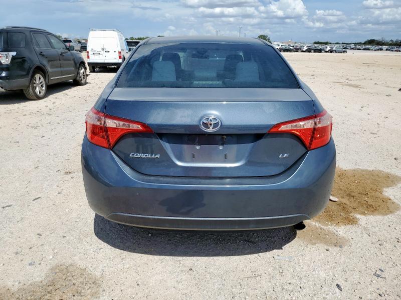 2T1BURHE0JC044928 - 2018 TOYOTA COROLLA L Blau Foto 6
