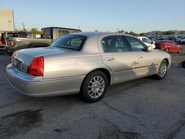 1LNHM81W46Y631719 - 2006 LINCOLN TOWN CAR SIGNATURE SILVER photo 3