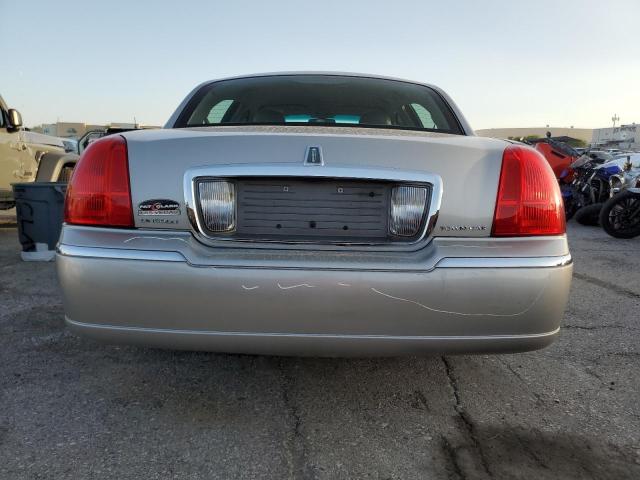 1LNHM81W46Y631719 - 2006 LINCOLN TOWN CAR SIGNATURE SILVER photo 6