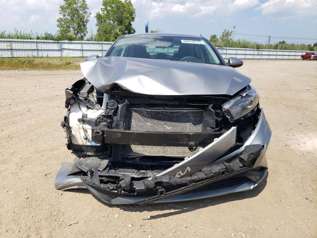 3KPF24AD5NE487918 - 2022 KIA FORTE FE 银色 照片 5