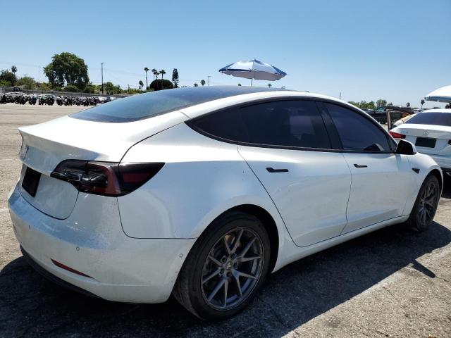 5YJ3E1EB7NF132132 - 2022 TESLA MODEL 3 白色 照片 3