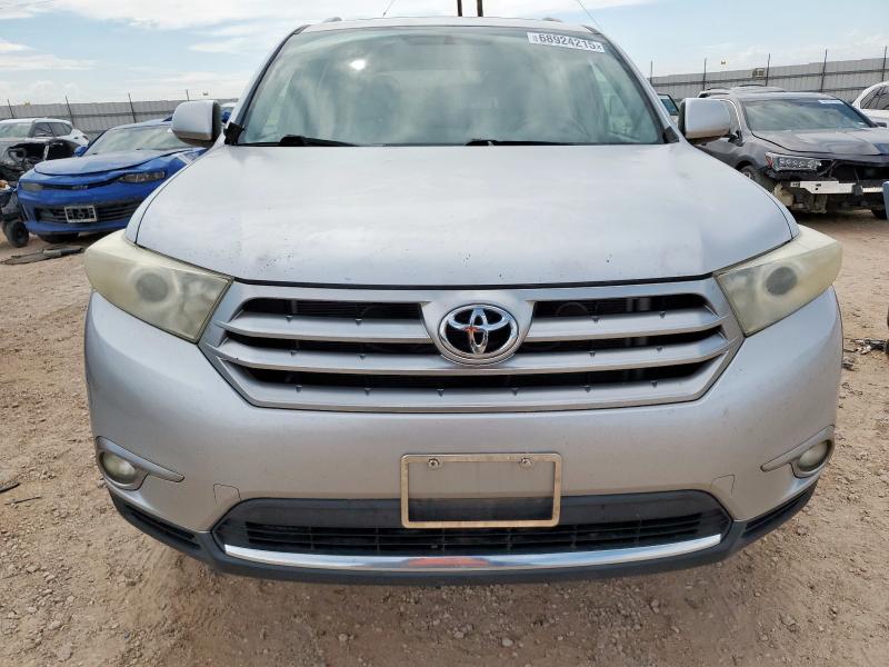 5TDZK3EH9BS044869 - 2011 TOYOTA HIGHLANDER BASE Сріблястий фото 5