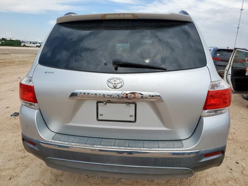 5TDZK3EH9BS044869 - 2011 TOYOTA HIGHLANDER BASE Сріблястий фото 6