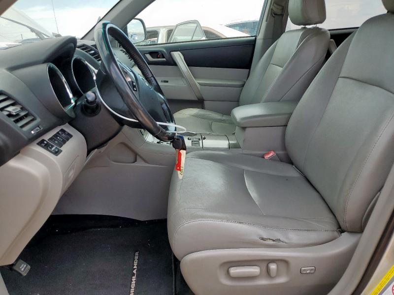 5TDZK3EH9BS044869 - 2011 TOYOTA HIGHLANDER BASE Сріблястий фото 7