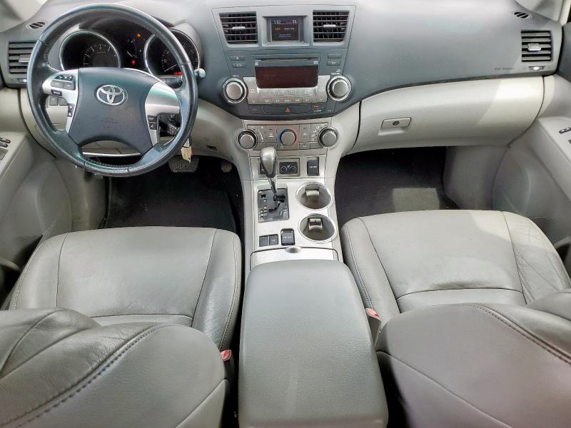 5TDZK3EH9BS044869 - 2011 TOYOTA HIGHLANDER BASE Сріблястий фото 8