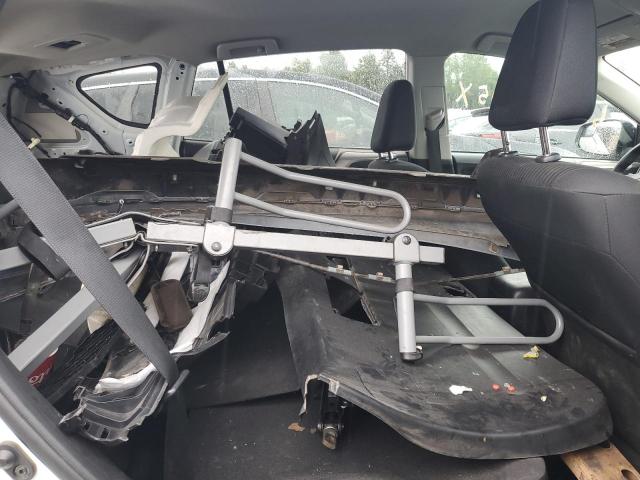 2T3BFREVXJW822060 - 2018 TOYOTA RAV4 LE WHITE photo 11