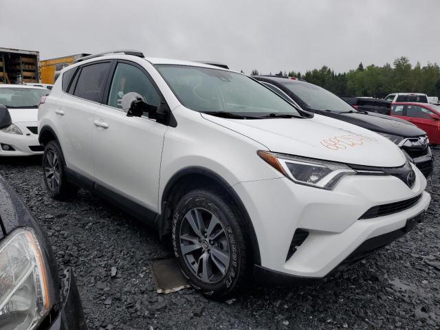 2T3BFREVXJW822060 - 2018 TOYOTA RAV4 LE WHITE photo 4