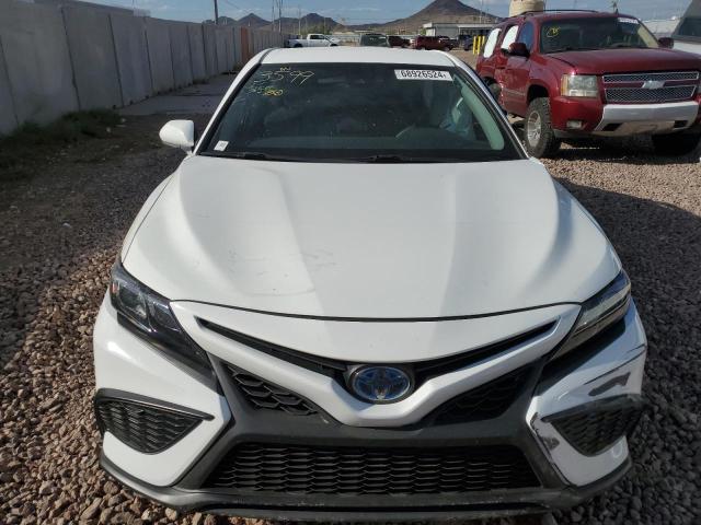 4T1G31AK7PU604655 - 2023 TOYOTA CAMRY SE NIGHT SHADE WHITE photo 5