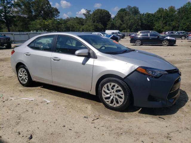 2T1BURHE5HC934626 - 2017 TOYOTA COROLLA L ვერცხლისფერი ფოტო 4