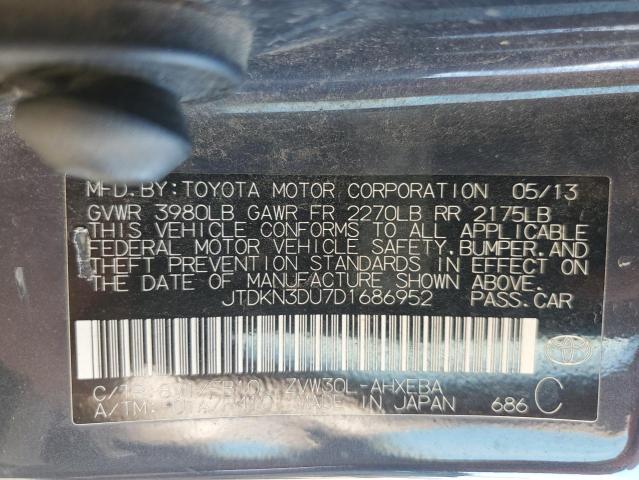 JTDKN3DU7D1686952 - 2013 TOYOTA PRIUS ნაცრისფერი ფოტო 12