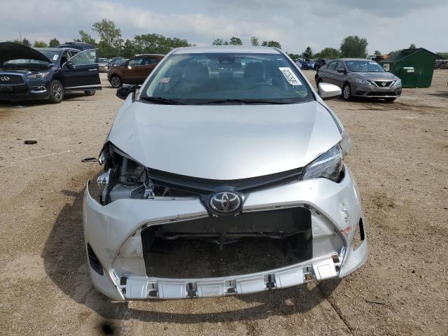 2T1BURHE9KC169458 - 2019 TOYOTA COROLLA L Silber Foto 5