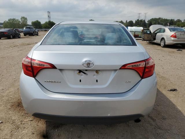 2T1BURHE9KC169458 - 2019 TOYOTA COROLLA L Silber Foto 6