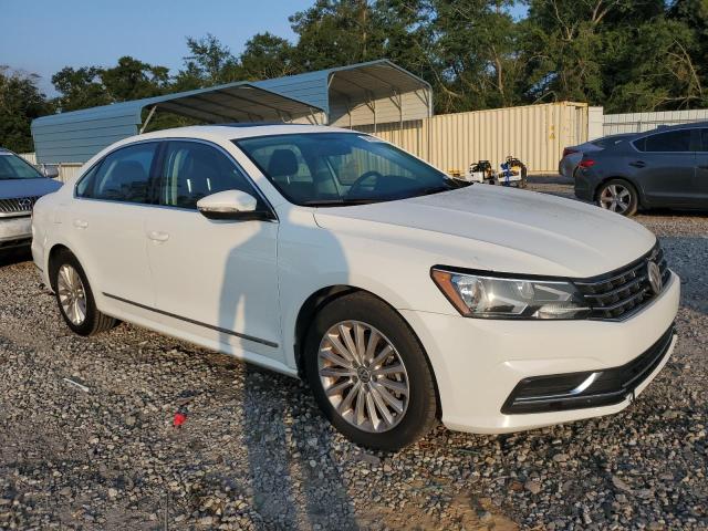 1VWBT7A35HC000648 - 2017 VOLKSWAGEN PASSAT SE WHITE photo 4