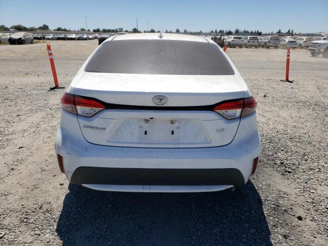 5YFEPMAE1NP300890 - 2022 TOYOTA COROLLA LE WHITE photo 6