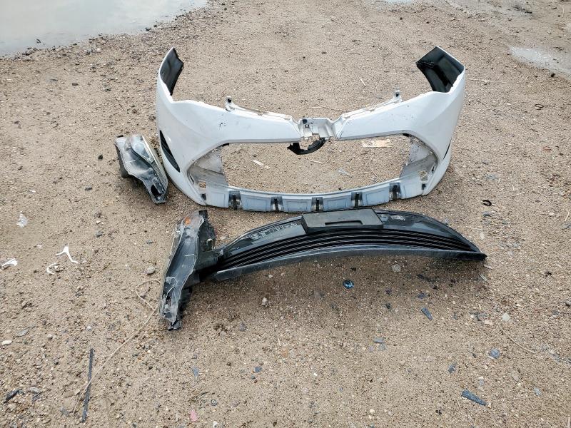 5YFBURHE5KP911256 - 2019 TOYOTA COROLLA L 白色 照片 12