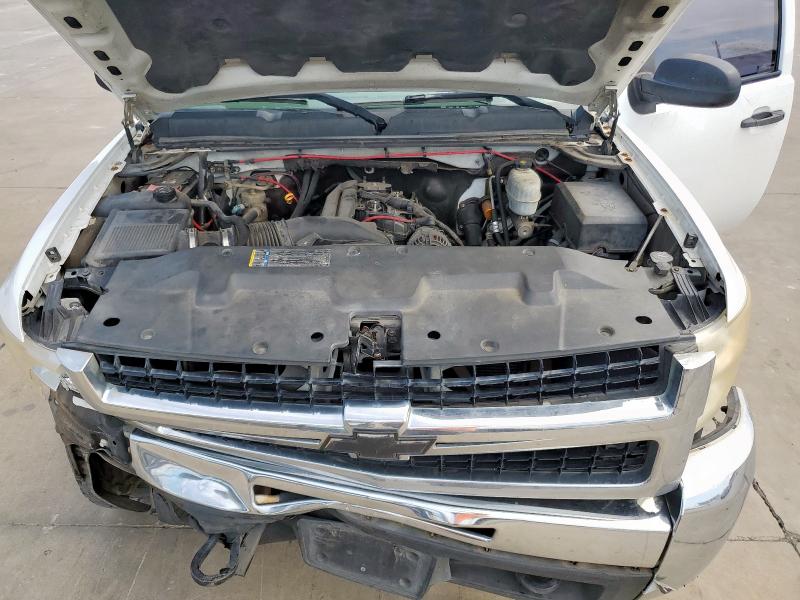 1GCHC29K38E174413 - 2008 CHEVROLET SILVERADO C2500 HEAVY DUTY WHITE photo 11