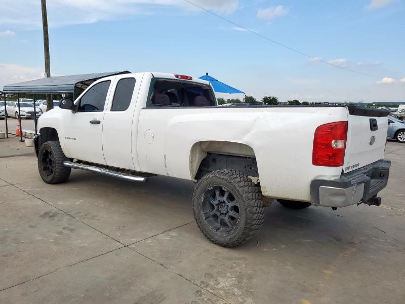 1GCHC29K38E174413 - 2008 CHEVROLET SILVERADO C2500 HEAVY DUTY WHITE photo 2