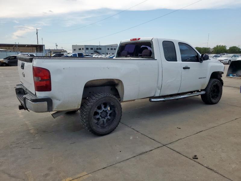 1GCHC29K38E174413 - 2008 CHEVROLET SILVERADO C2500 HEAVY DUTY WHITE photo 3