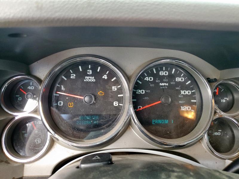 1GCHC29K38E174413 - 2008 CHEVROLET SILVERADO C2500 HEAVY DUTY WHITE photo 9