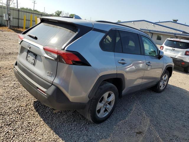 2T3P1RFVXMW147754 - 2021 TOYOTA RAV4 XLE SILVER photo 3