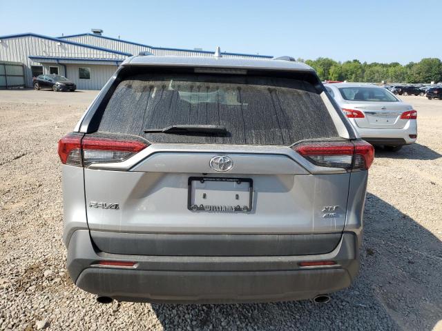 2T3P1RFVXMW147754 - 2021 TOYOTA RAV4 XLE SILVER photo 6