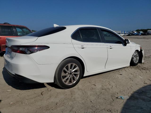 4T1C11AK7PU780593 - 2023 TOYOTA CAMRY LE WHITE photo 3