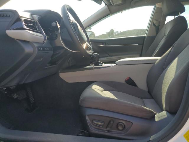 4T1C11AK7PU780593 - 2023 TOYOTA CAMRY LE WHITE photo 7