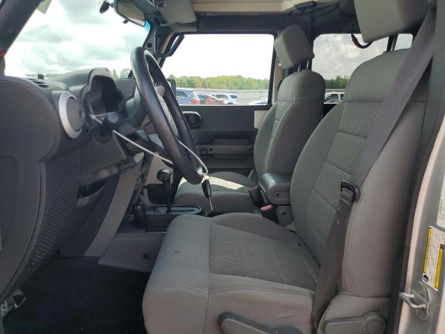 1J8GA59198L514081 - 2008 JEEP WRANGLER U SAHARA 银色 照片 7
