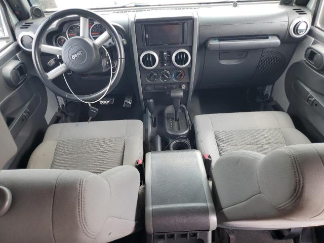 1J8GA59198L514081 - 2008 JEEP WRANGLER U SAHARA 银色 照片 8