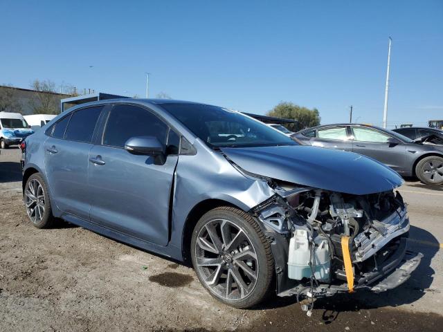 5YFS4RCE4LP050371 - 2020 TOYOTA COROLLA SE ლურჯი ფოტო 4