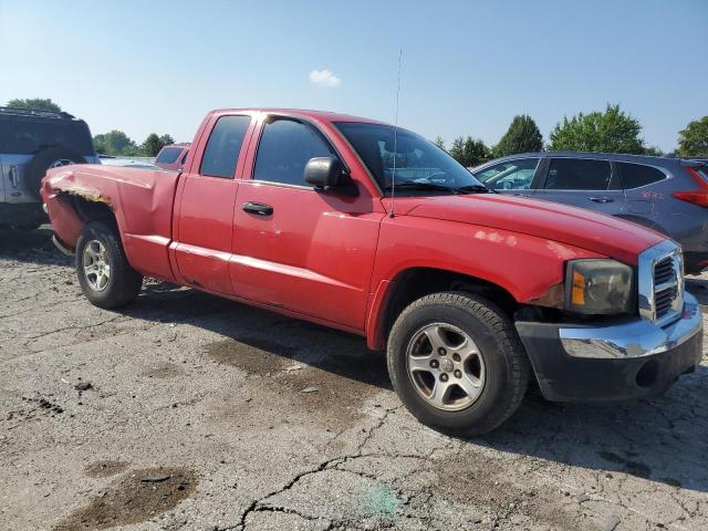 1D7HW42K25S309641 - 2005 DODGE DAKOTA SLT RED photo 4