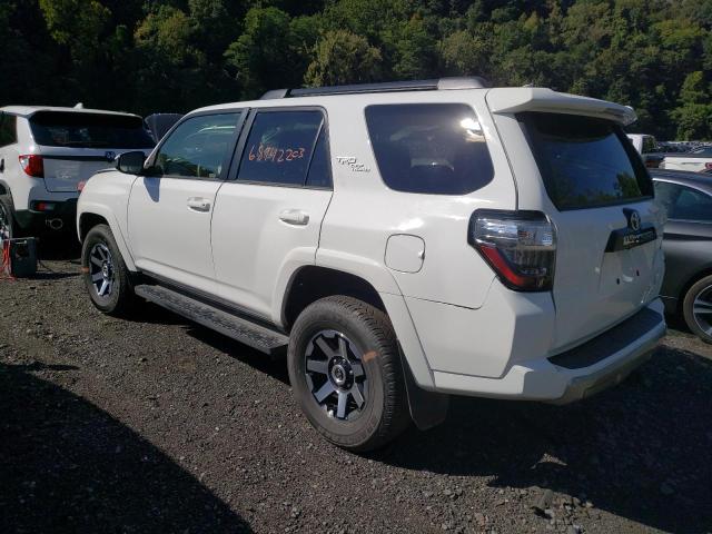 JTEPU5JR1P6114301 - 2023 TOYOTA 4RUNNER SE WHITE photo 2