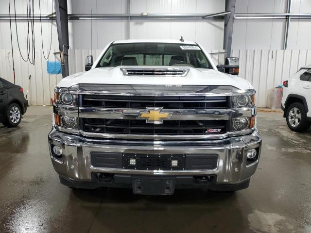 1GC5K0EY4JZ117611 - 2018 CHEVROLET SILVERADO K3500 LTZ WHITE photo 5