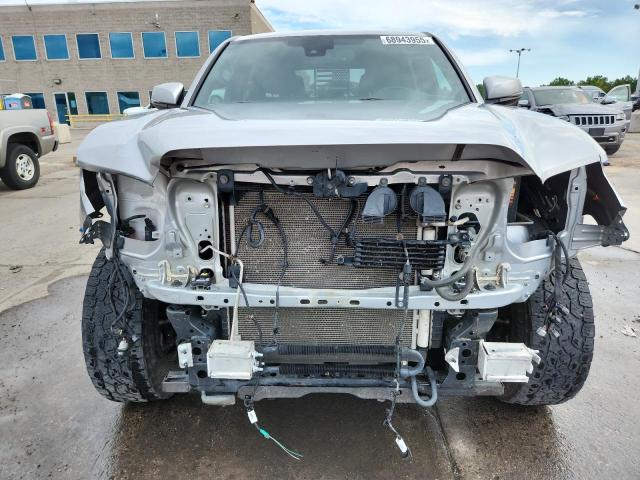 5TFCZ5AN2JX150081 - 2018 TOYOTA TACOMA DOUBLE CAB SILVER photo 5