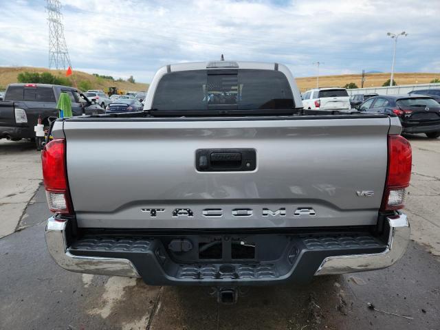 5TFCZ5AN2JX150081 - 2018 TOYOTA TACOMA DOUBLE CAB SILVER photo 6